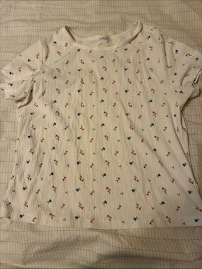 White Floral Ribbed Juniors Tee - small Blue & Pink Flowers